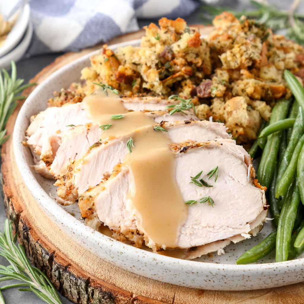 A plate of food with smoked turkey breast and green beans.