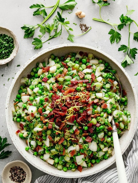 A bowl of peas and pancetta.